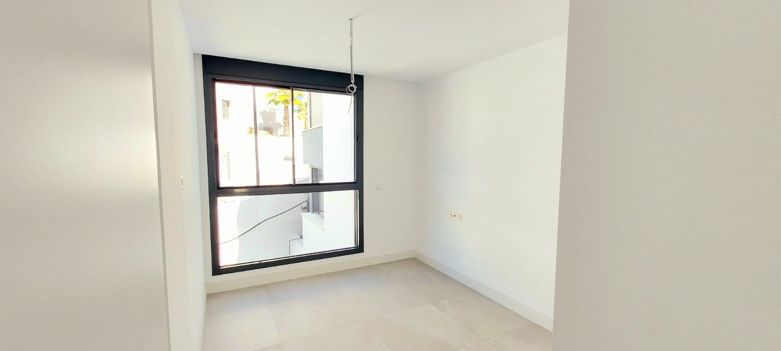 Ático dúplex a estrenar con solárium, vista al mar y al campo de golf de Cabopino