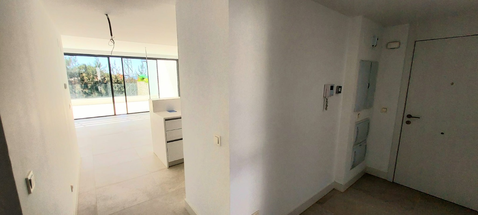Ático dúplex a estrenar con solárium, vista al mar y al campo de golf de Cabopino