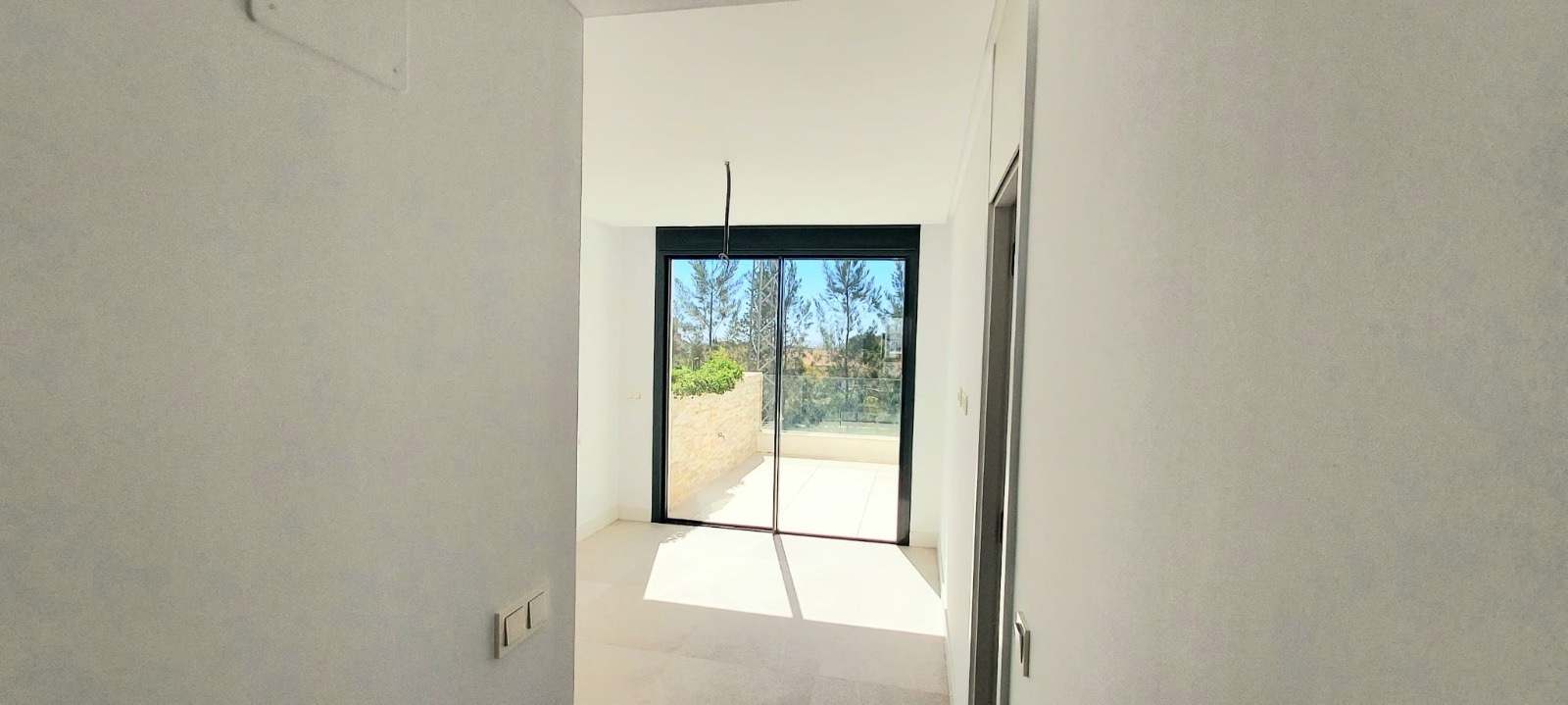 Ático dúplex a estrenar con solárium, vista al mar y al campo de golf de Cabopino