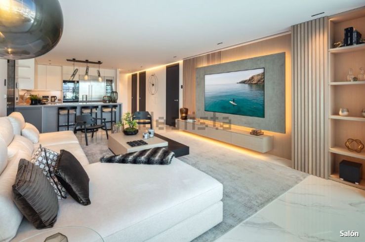 Imagínate mirar tu barco desde tu propia terraza del famoso e icónico puerto de banus