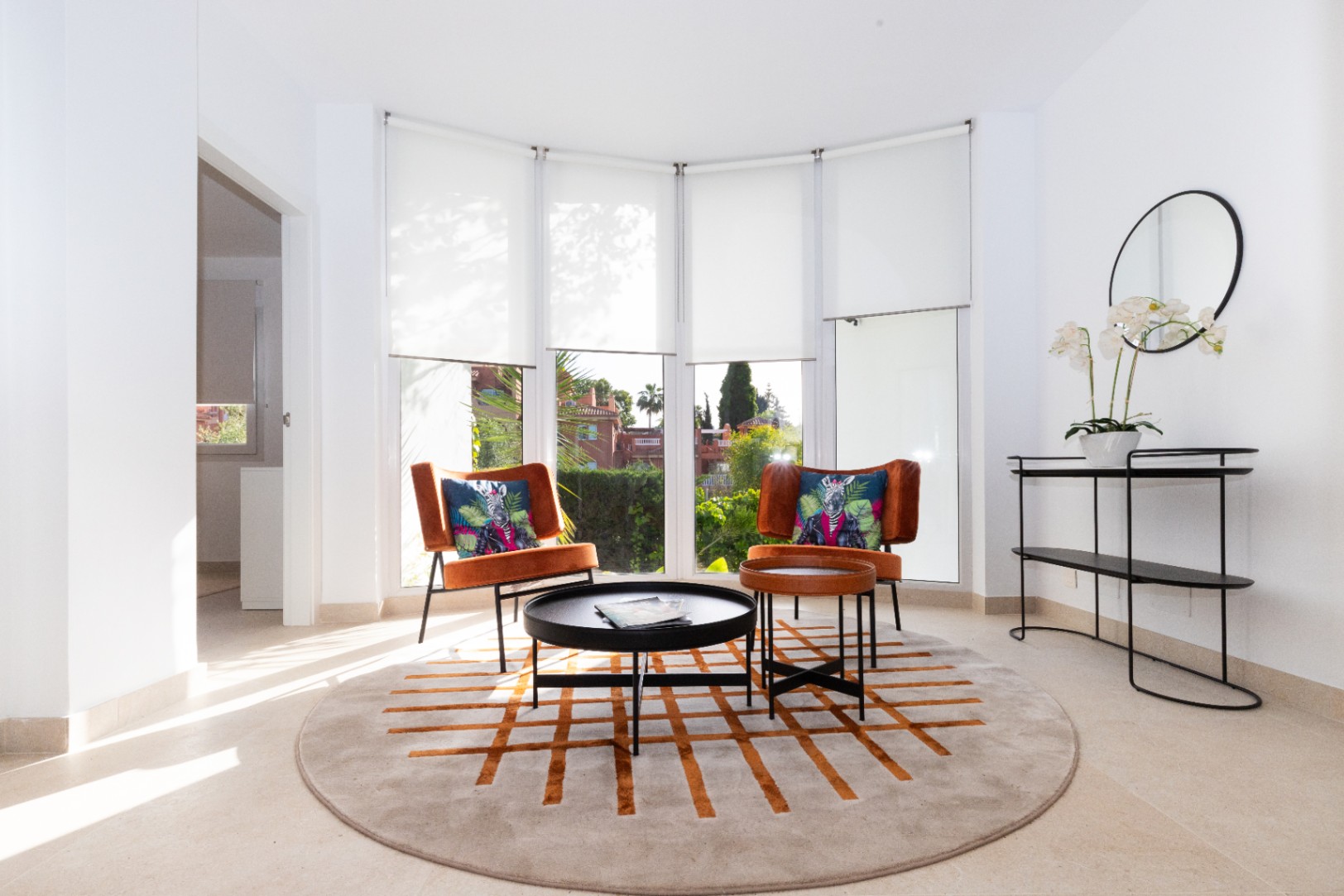 A la venta hermosa villa moderna en Cabopino, Marbella