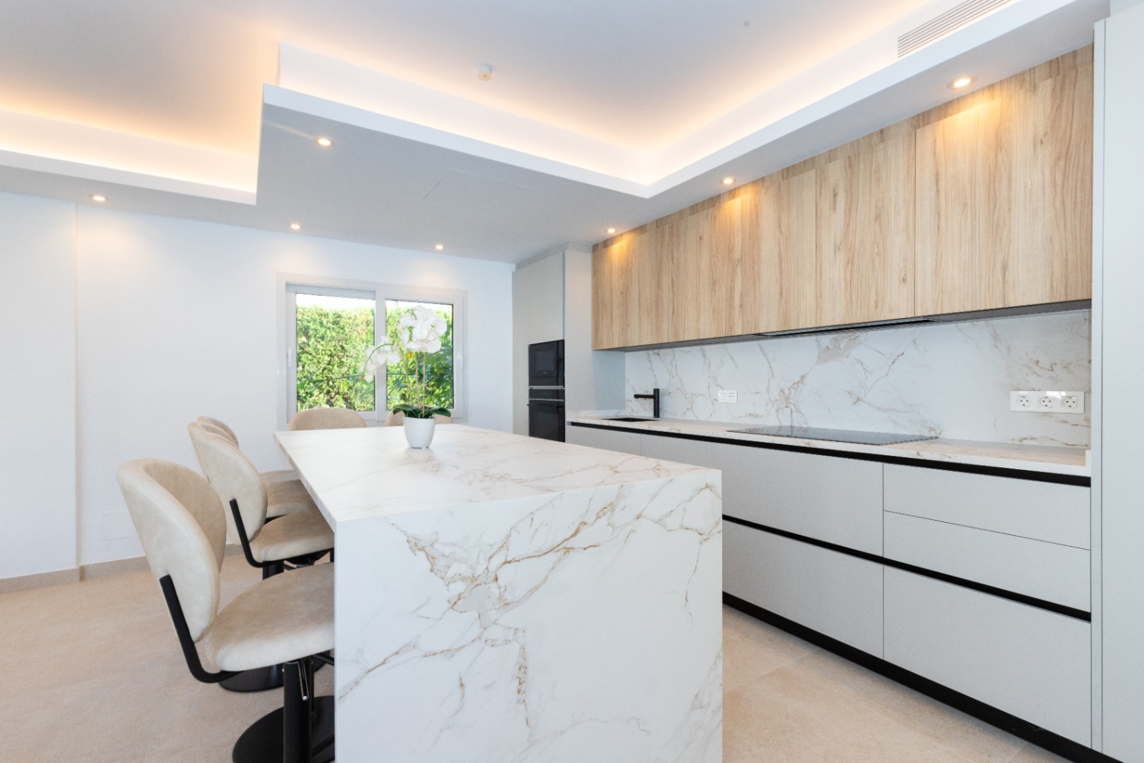 A la venta hermosa villa moderna en Cabopino, Marbella