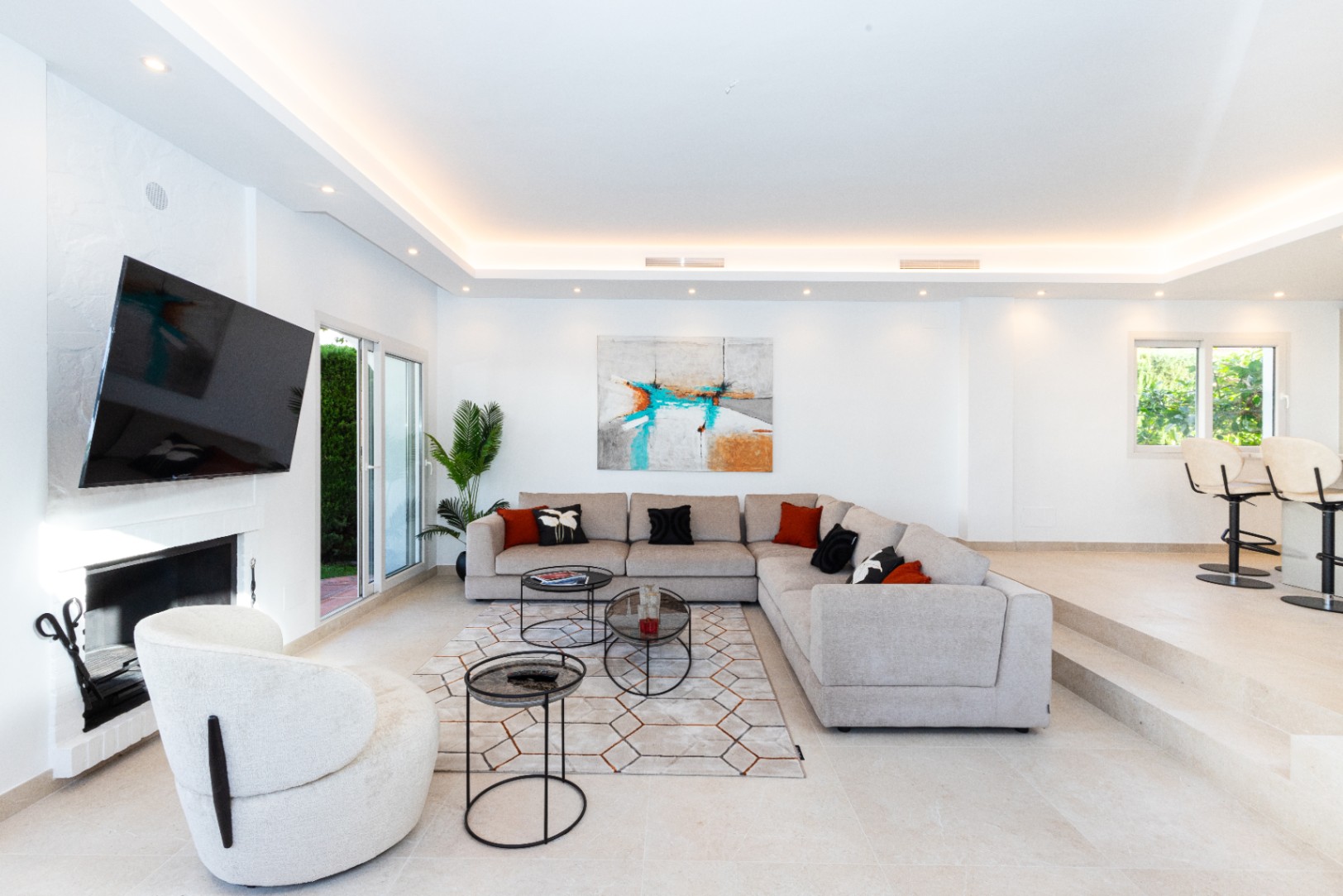 A la venta hermosa villa moderna en Cabopino, Marbella
