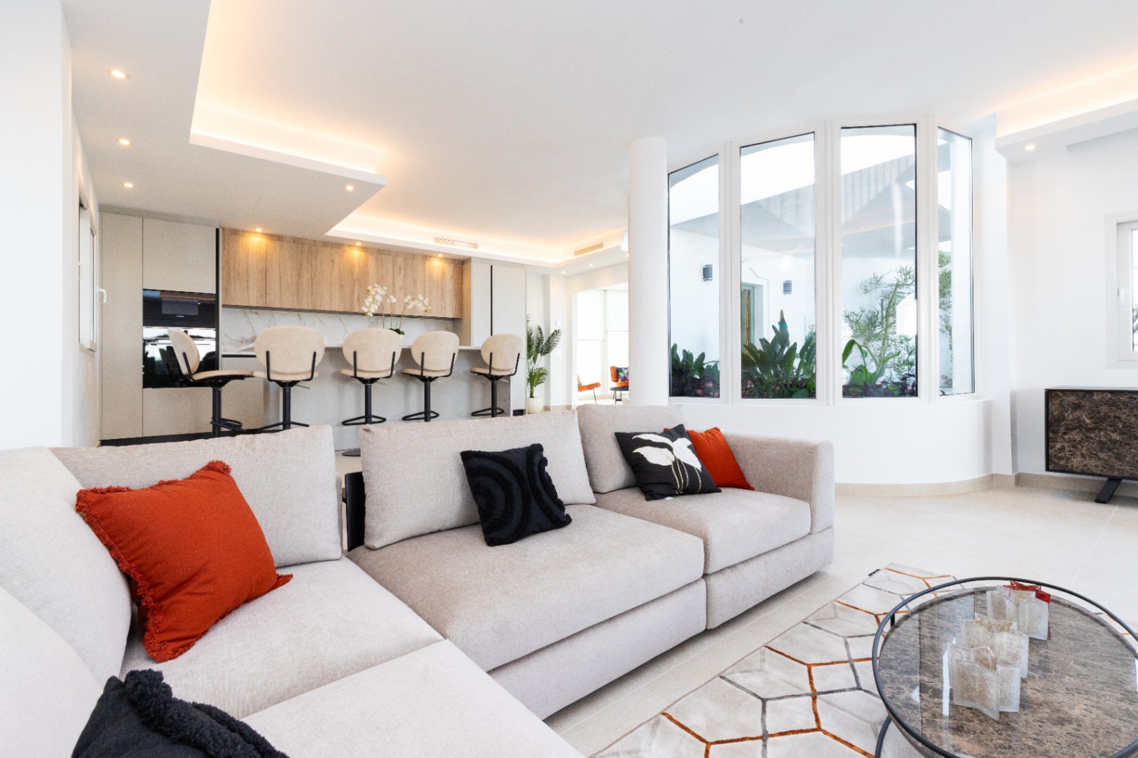 A la venta hermosa villa moderna en Cabopino, Marbella