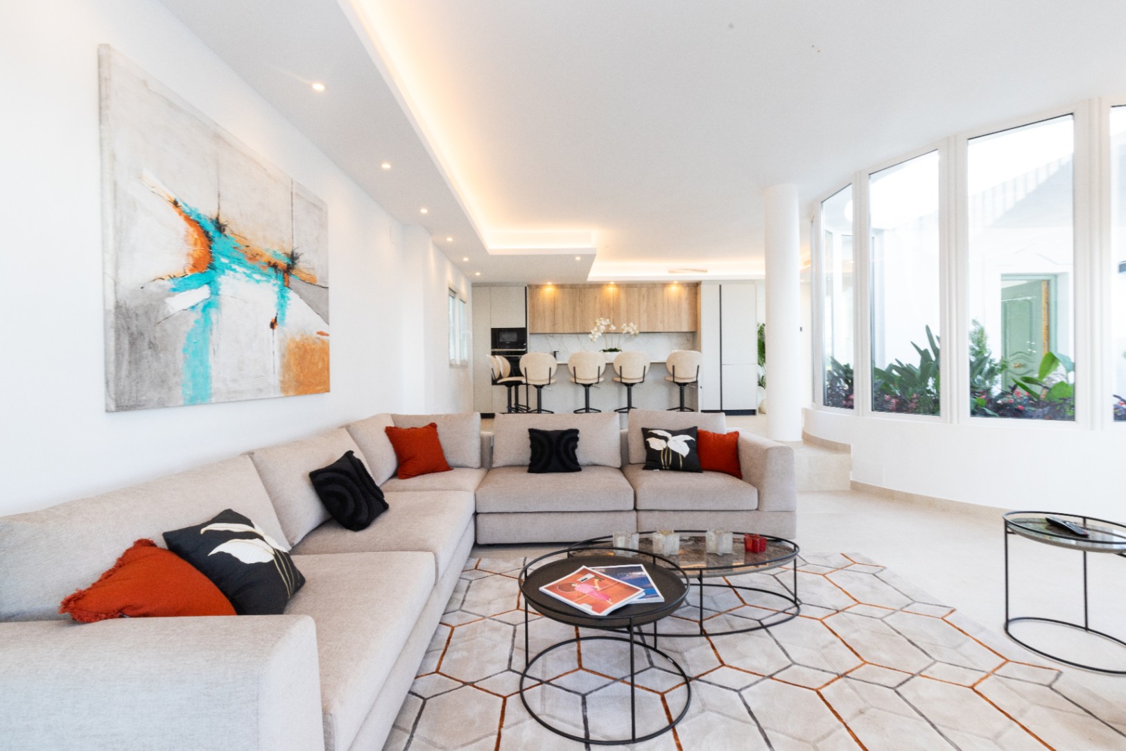 A la venta hermosa villa moderna en Cabopino, Marbella