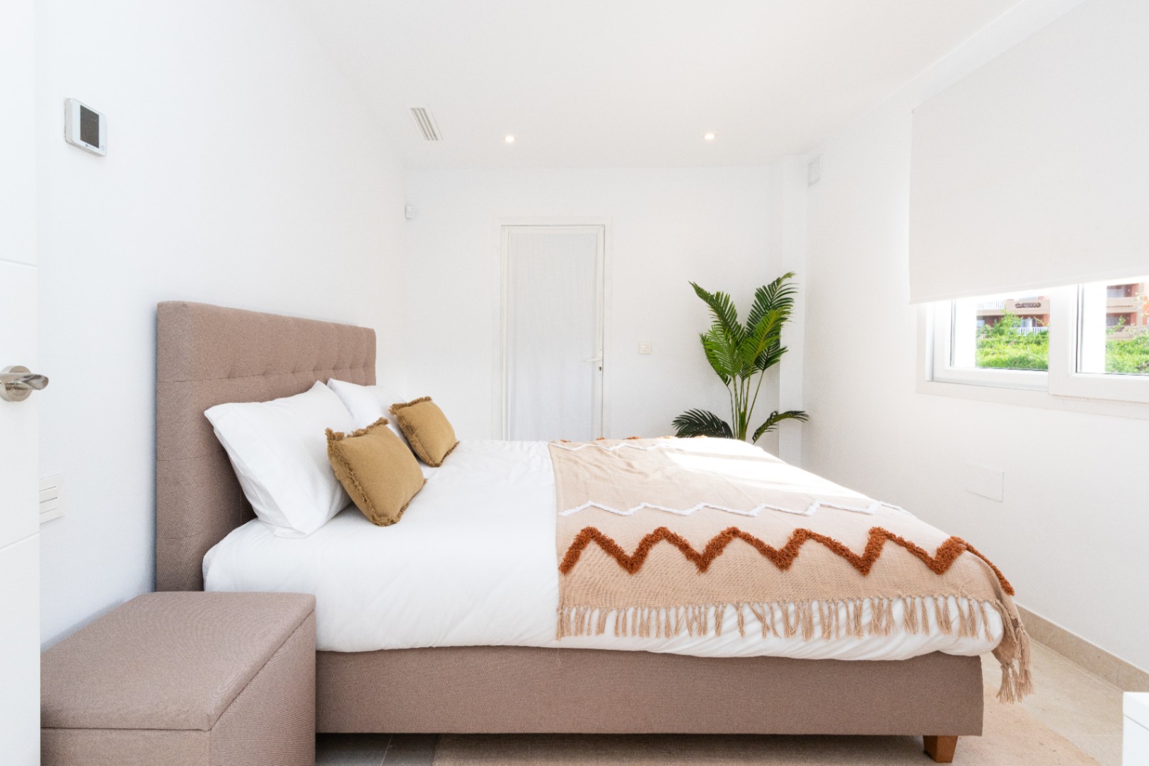 A la venta hermosa villa moderna en Cabopino, Marbella