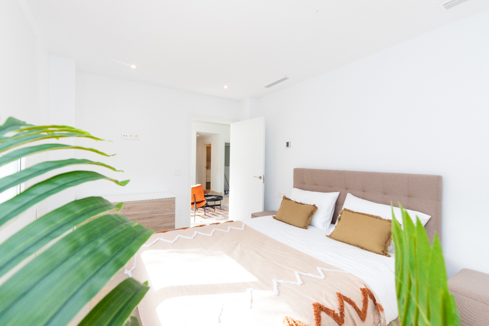 A la venta hermosa villa moderna en Cabopino, Marbella