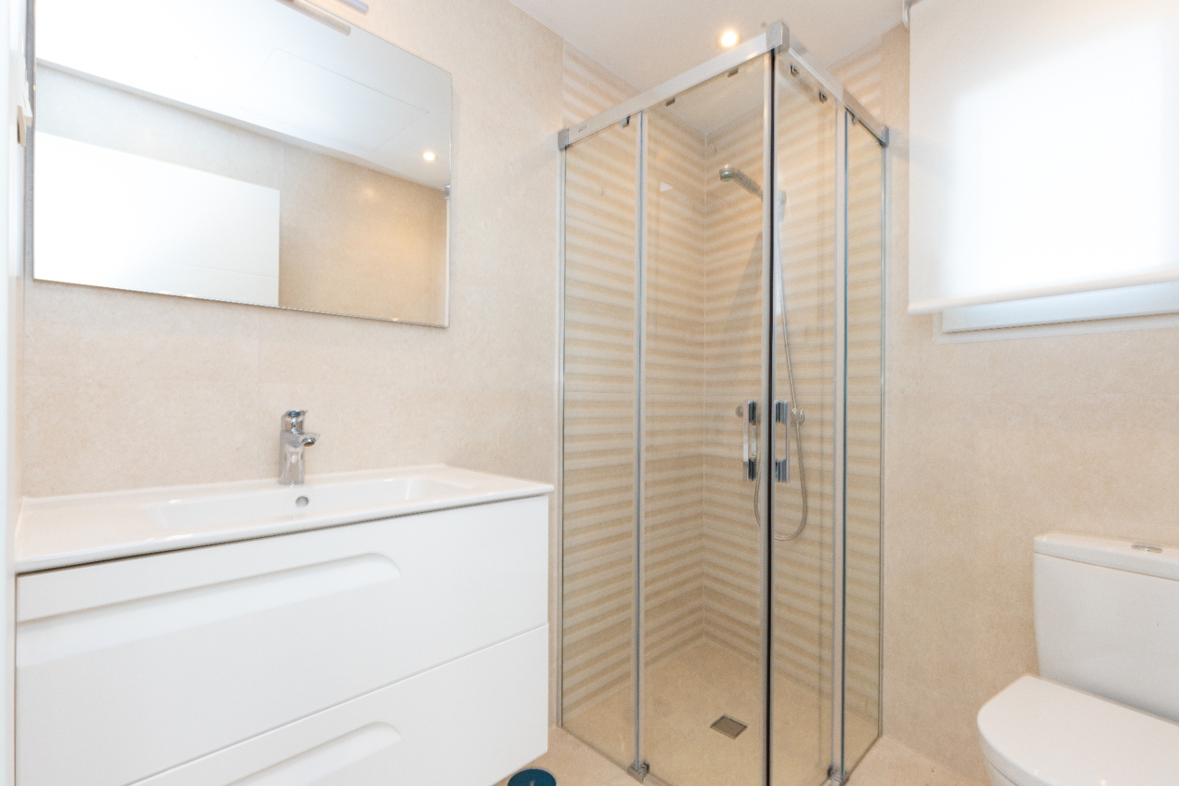 A la venta hermosa villa moderna en Cabopino, Marbella