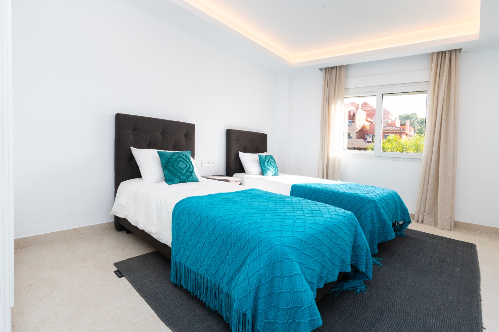 A la venta hermosa villa moderna en Cabopino, Marbella