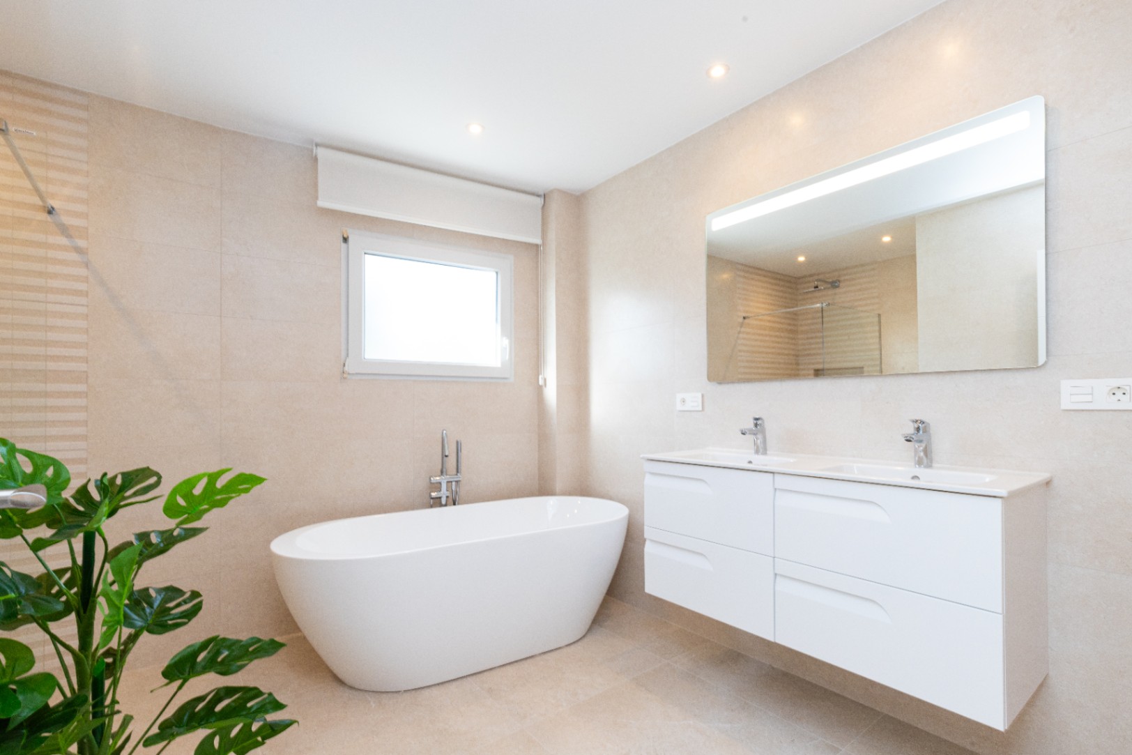 A la venta hermosa villa moderna en Cabopino, Marbella