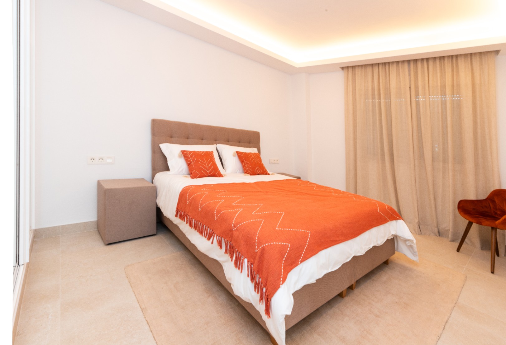 A la venta hermosa villa moderna en Cabopino, Marbella