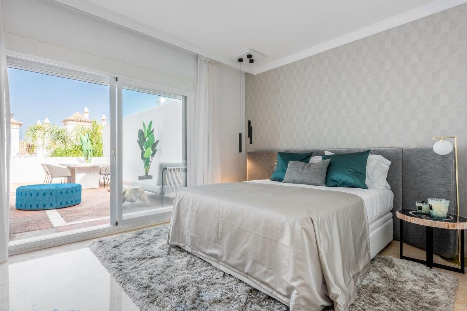 Único y moderno ático dúplex en Sierra Blanca con vistas al mar