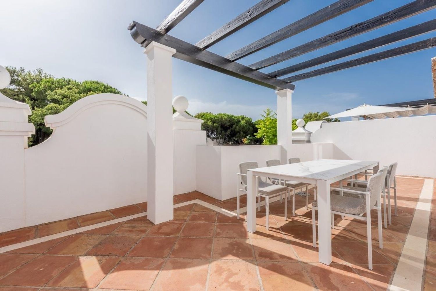 Único y moderno ático dúplex en Sierra Blanca con vistas al mar