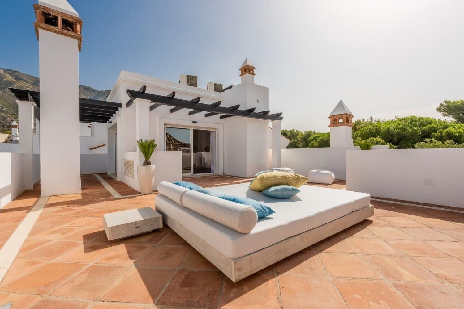 Único y moderno ático dúplex en Sierra Blanca con vistas al mar