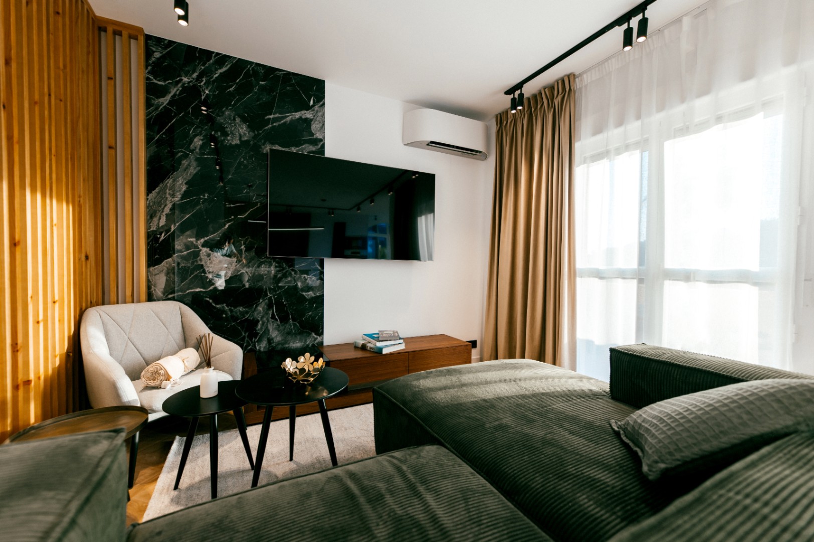 Lujoso Ático en Marbella, La Quinta: 3 habitaciones, 2 baños, alquiler a largo plazo