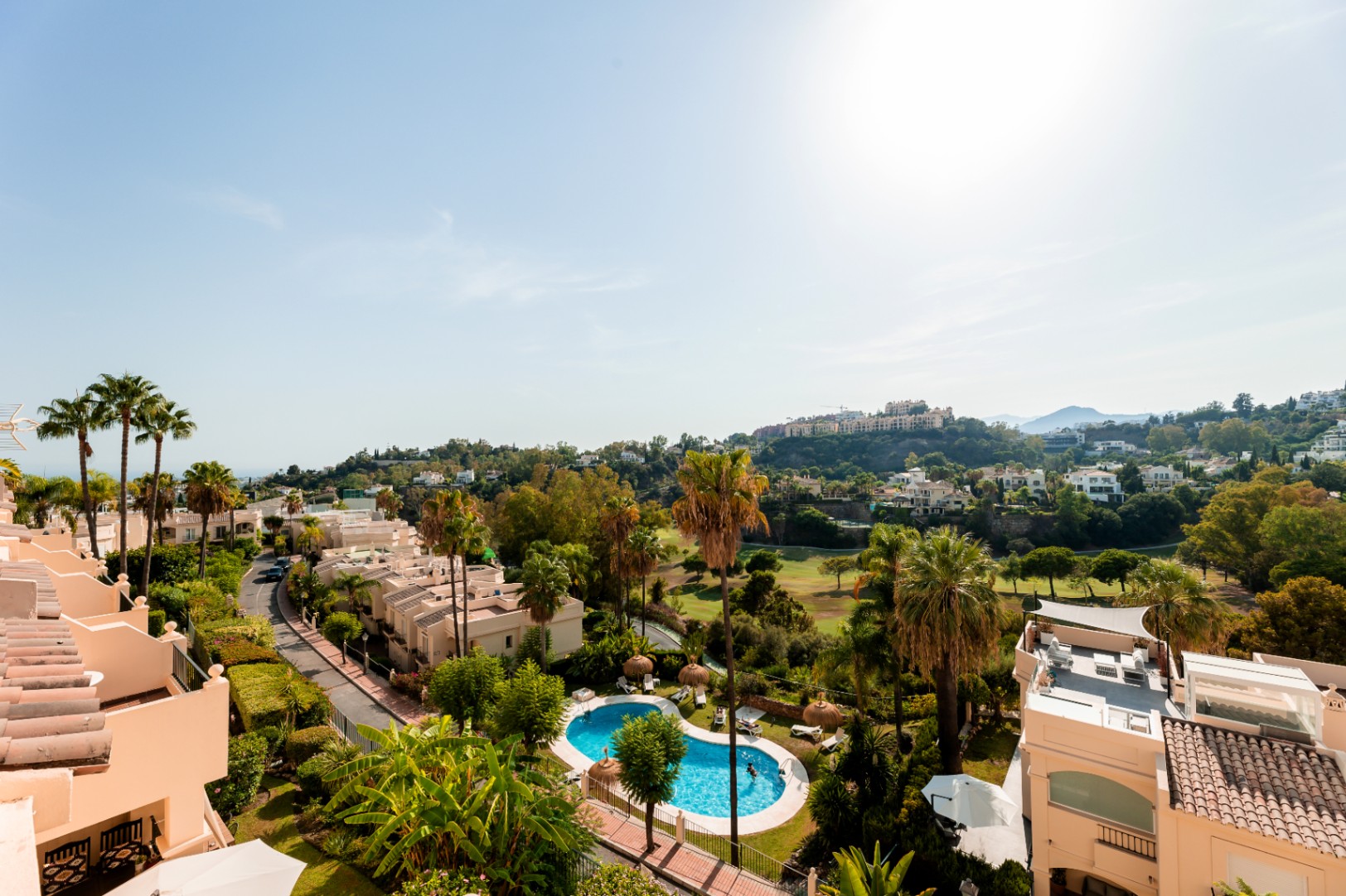 Lujoso Ático en Marbella, La Quinta: 3 habitaciones, 2 baños, alquiler a largo plazo