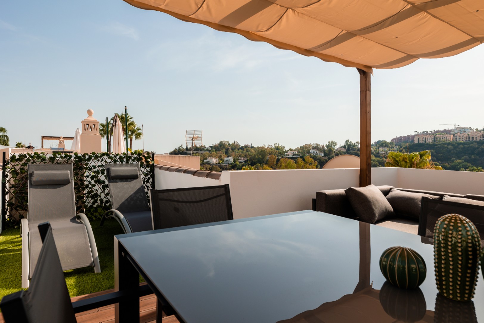 Lujoso Ático en Marbella, La Quinta: 3 habitaciones, 2 baños, alquiler a largo plazo