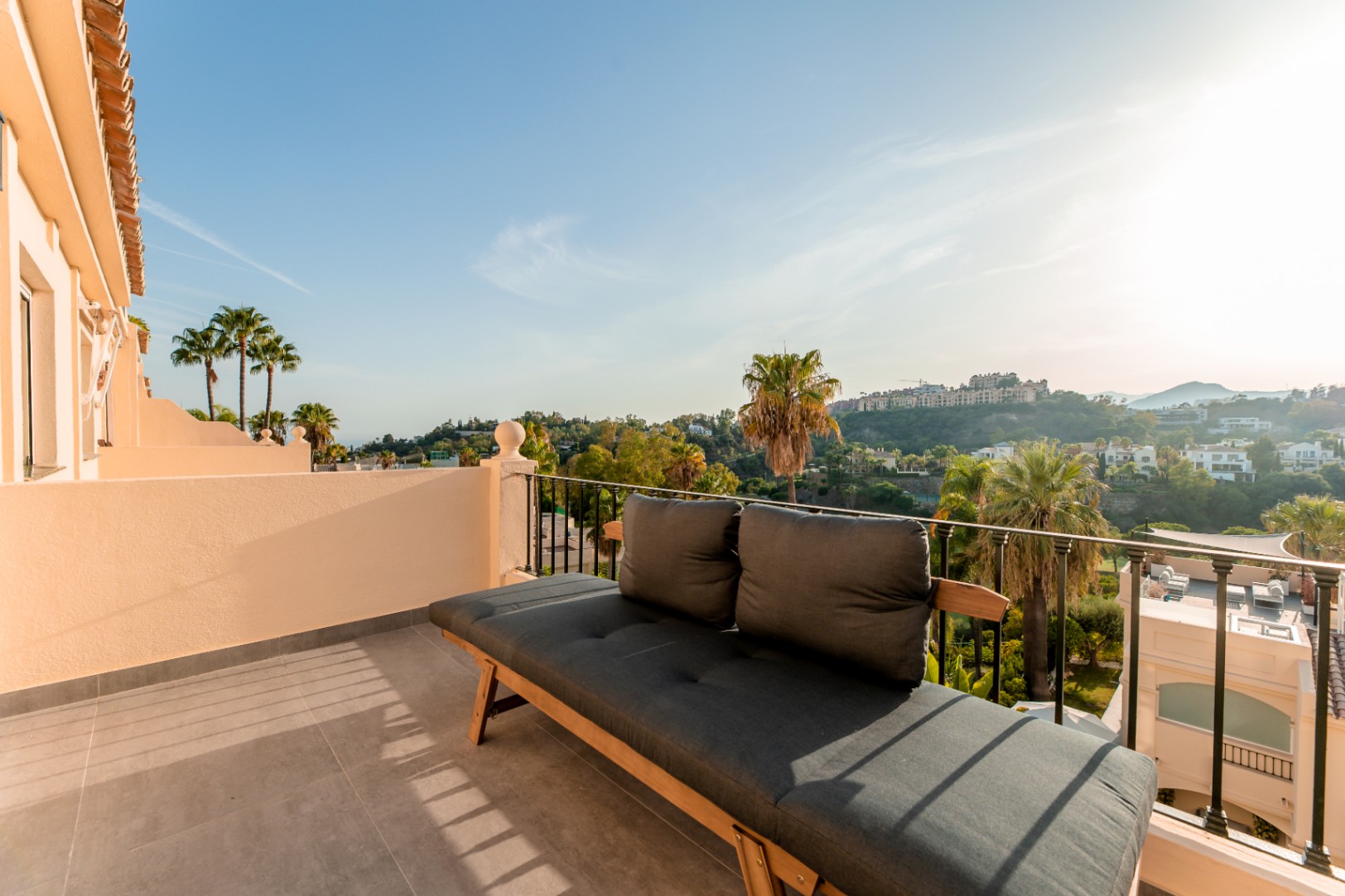 Lujoso Ático en Marbella, La Quinta: 3 habitaciones, 2 baños, alquiler a largo plazo