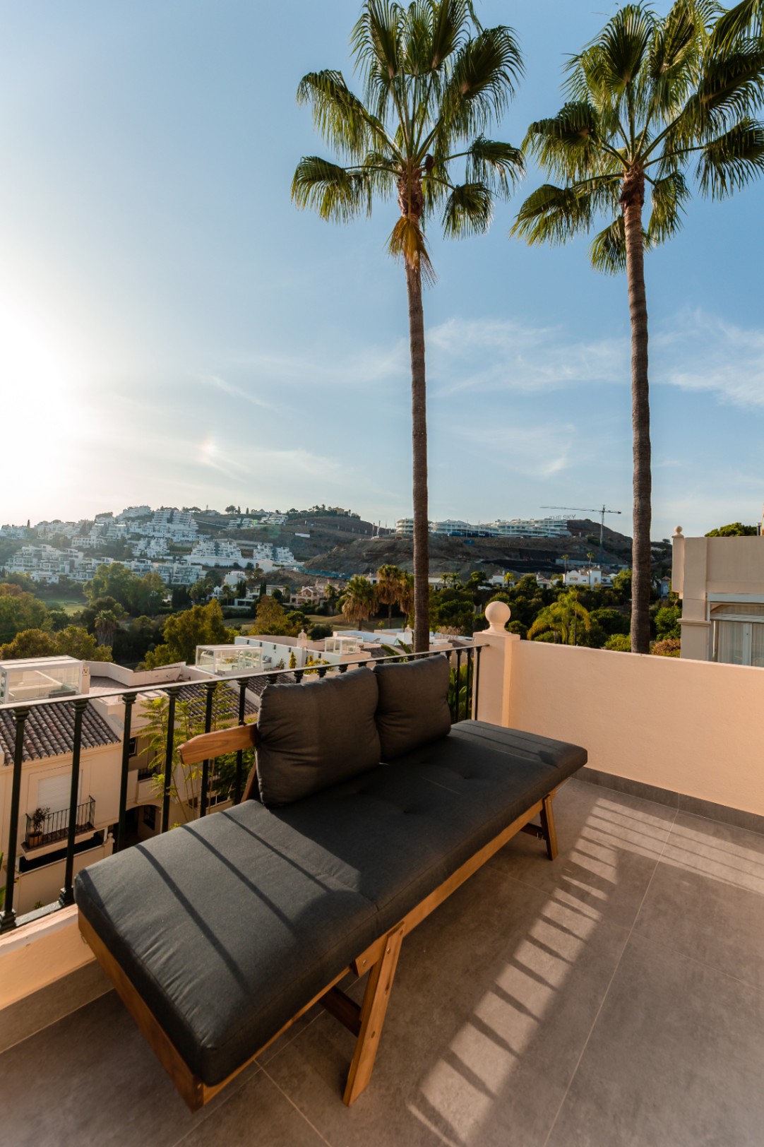 Lujoso Ático en Marbella, La Quinta: 3 habitaciones, 2 baños, alquiler a largo plazo