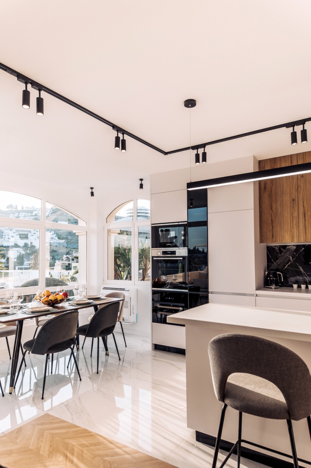 Lujoso Ático en Marbella, La Quinta: 3 habitaciones, 2 baños, alquiler a largo plazo