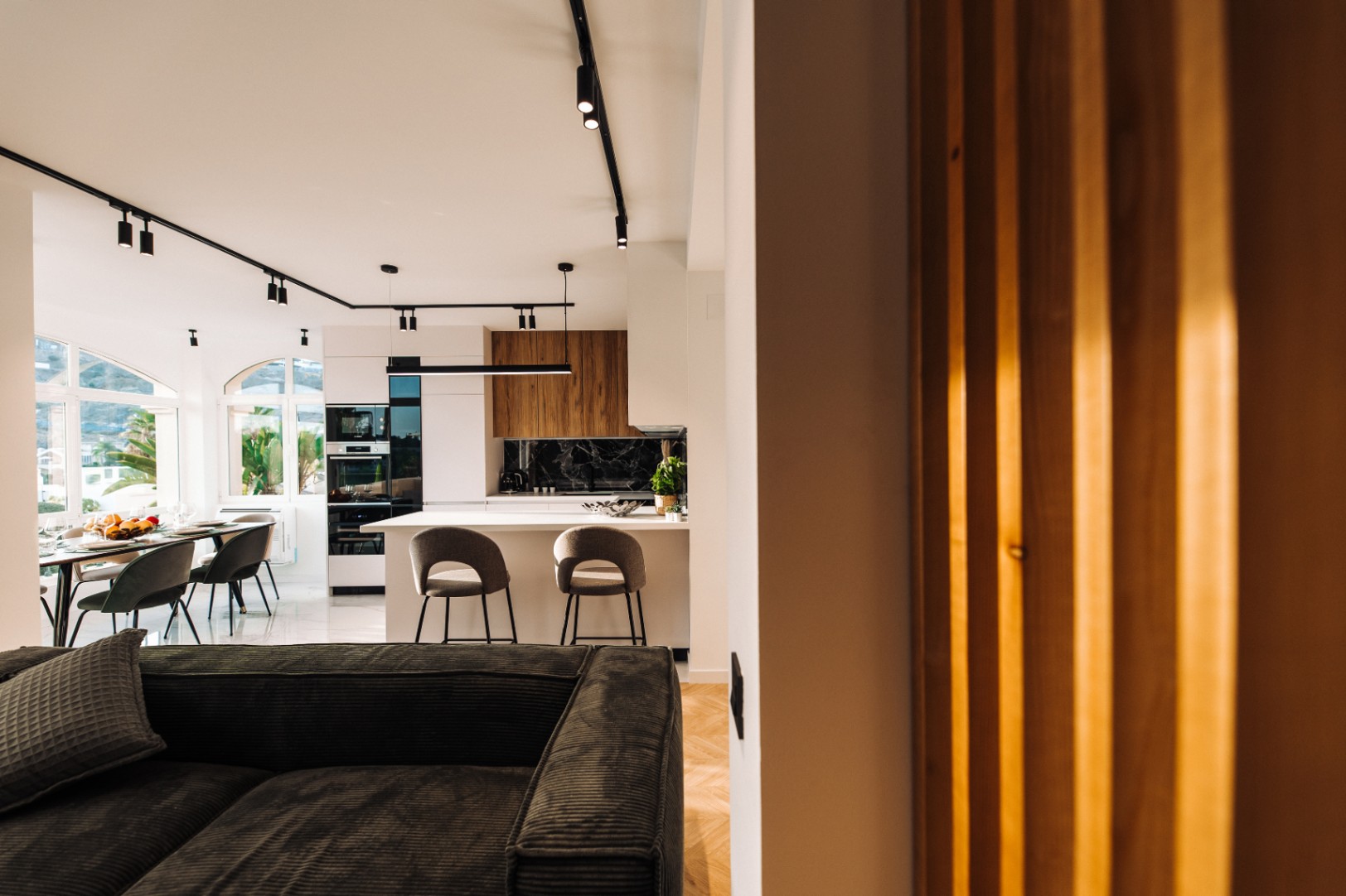 Lujoso Ático en Marbella, La Quinta: 3 habitaciones, 2 baños, alquiler a largo plazo