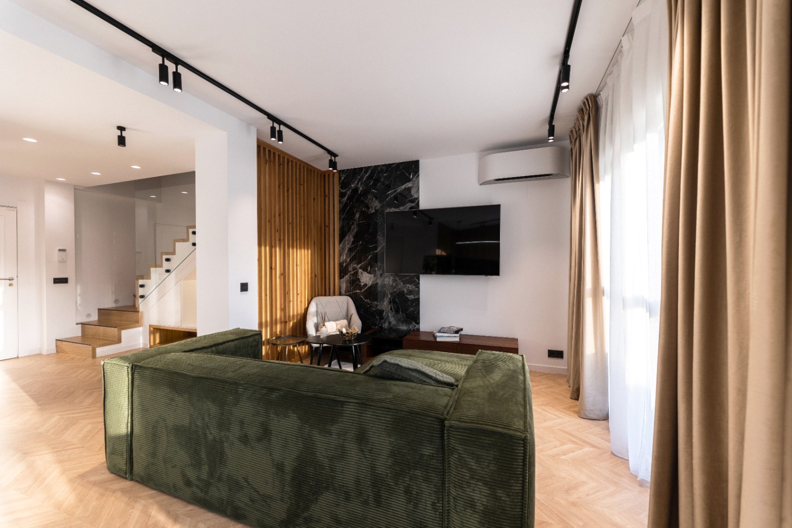 Lujoso Ático en Marbella, La Quinta: 3 habitaciones, 2 baños, alquiler a largo plazo
