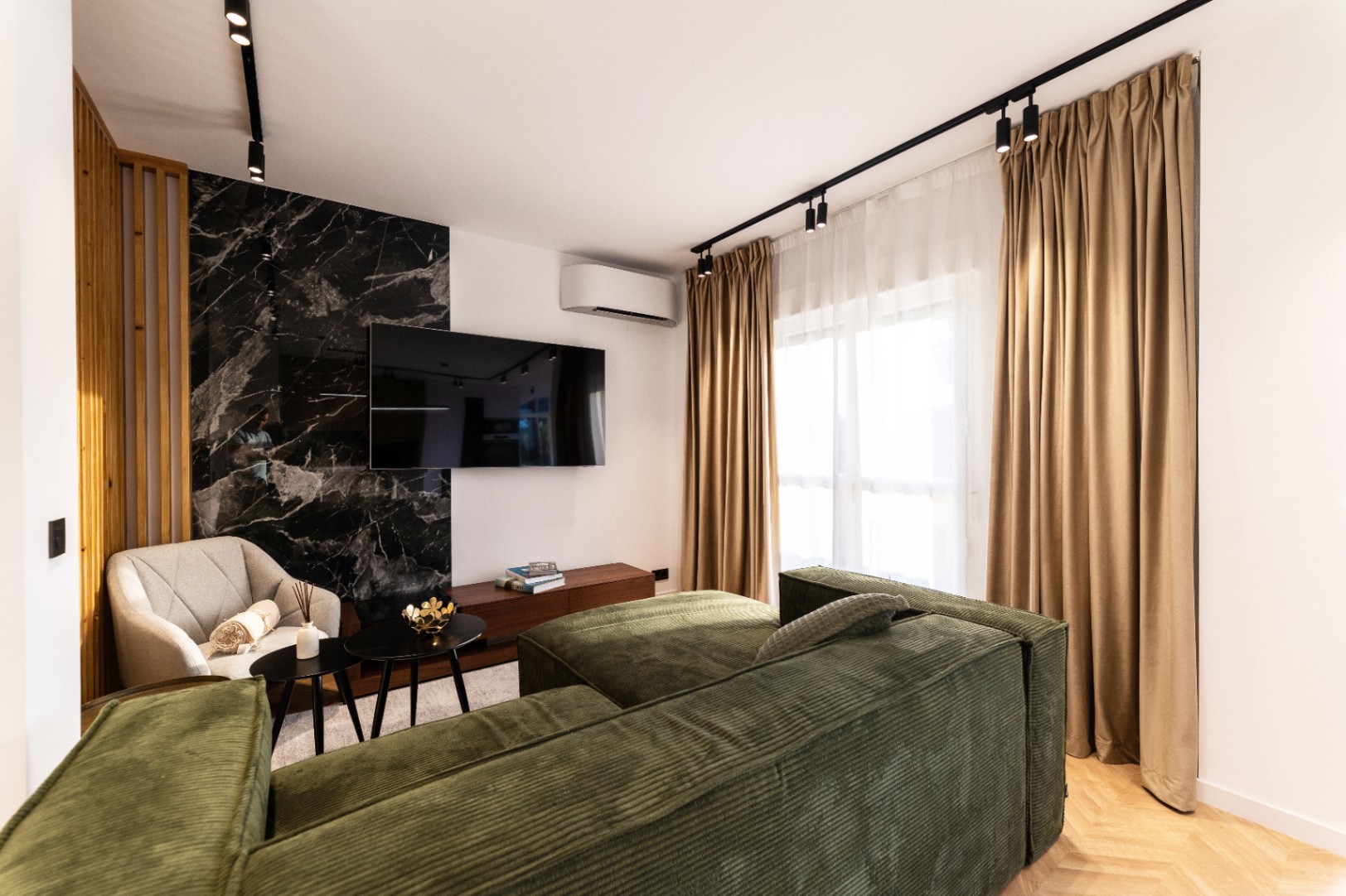 Lujoso Ático en Marbella, La Quinta: 3 habitaciones, 2 baños, alquiler a largo plazo