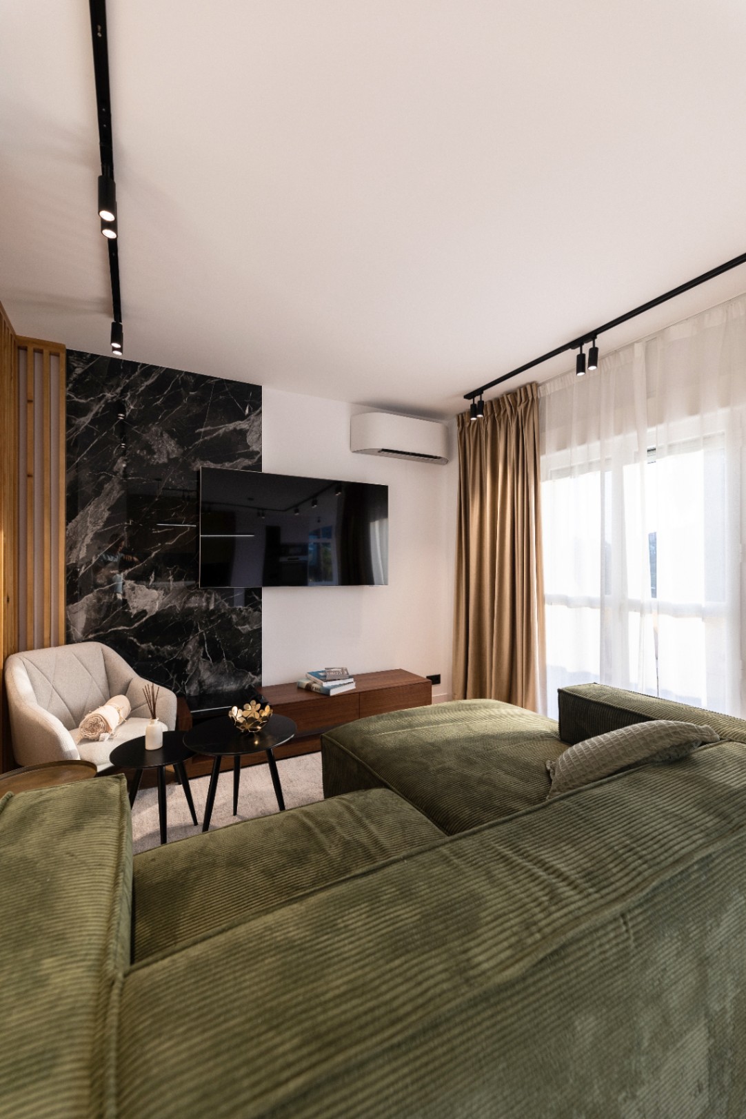 Lujoso Ático en Marbella, La Quinta: 3 habitaciones, 2 baños, alquiler a largo plazo