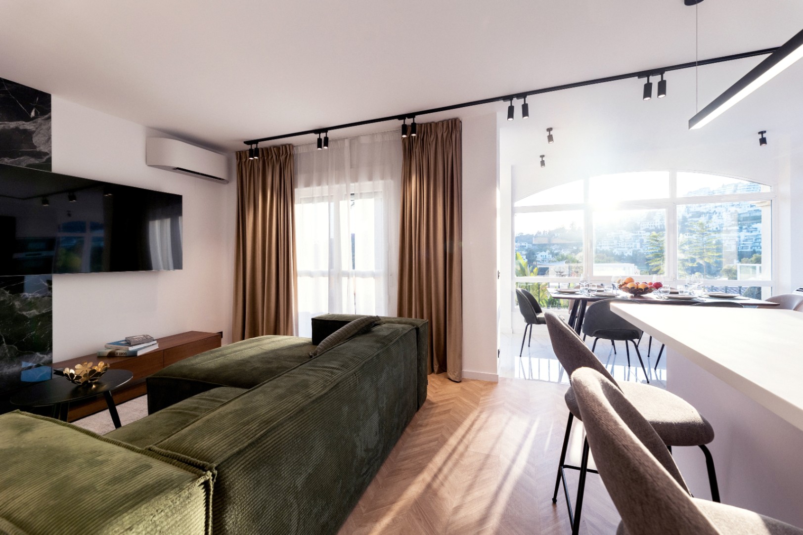 Lujoso Ático en Marbella, La Quinta: 3 habitaciones, 2 baños, alquiler a largo plazo