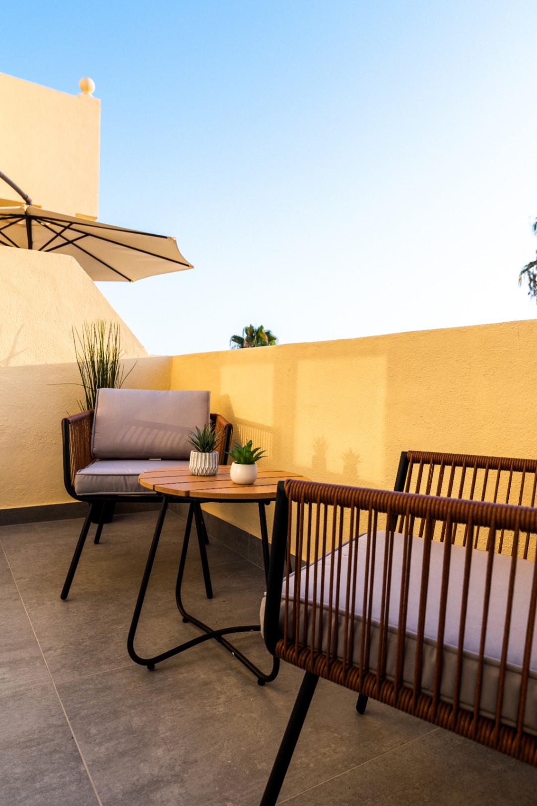 Lujoso Ático en Marbella, La Quinta: 3 habitaciones, 2 baños, alquiler a largo plazo