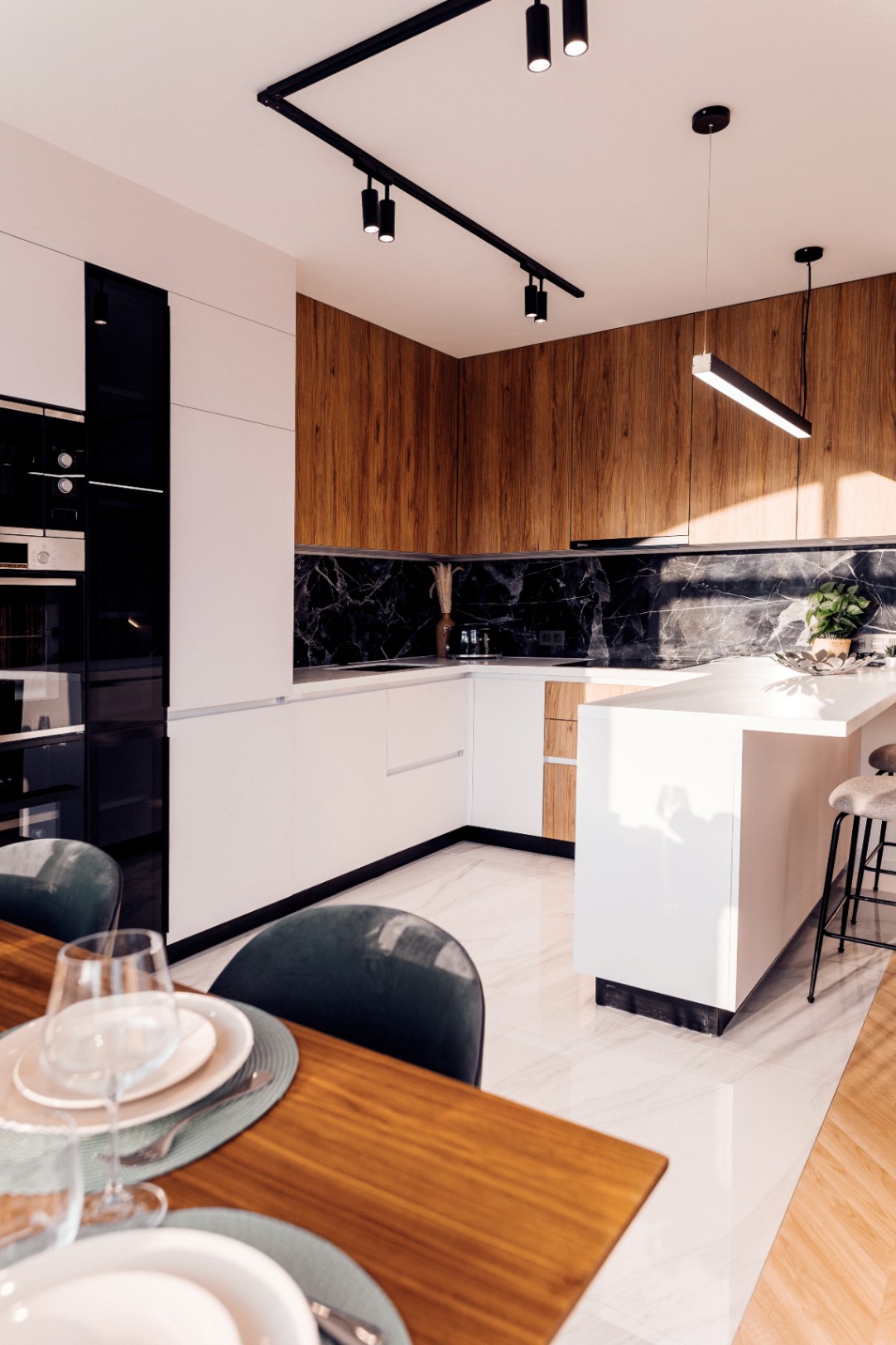 Lujoso Ático en Marbella, La Quinta: 3 habitaciones, 2 baños, alquiler a largo plazo