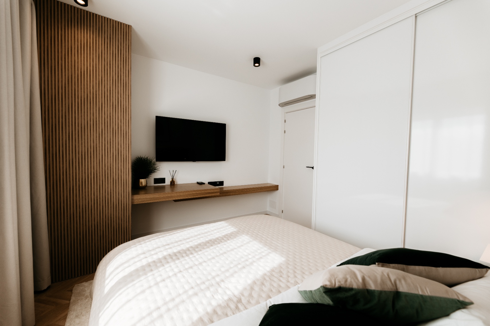 Lujoso Ático en Marbella, La Quinta: 3 habitaciones, 2 baños, alquiler a largo plazo