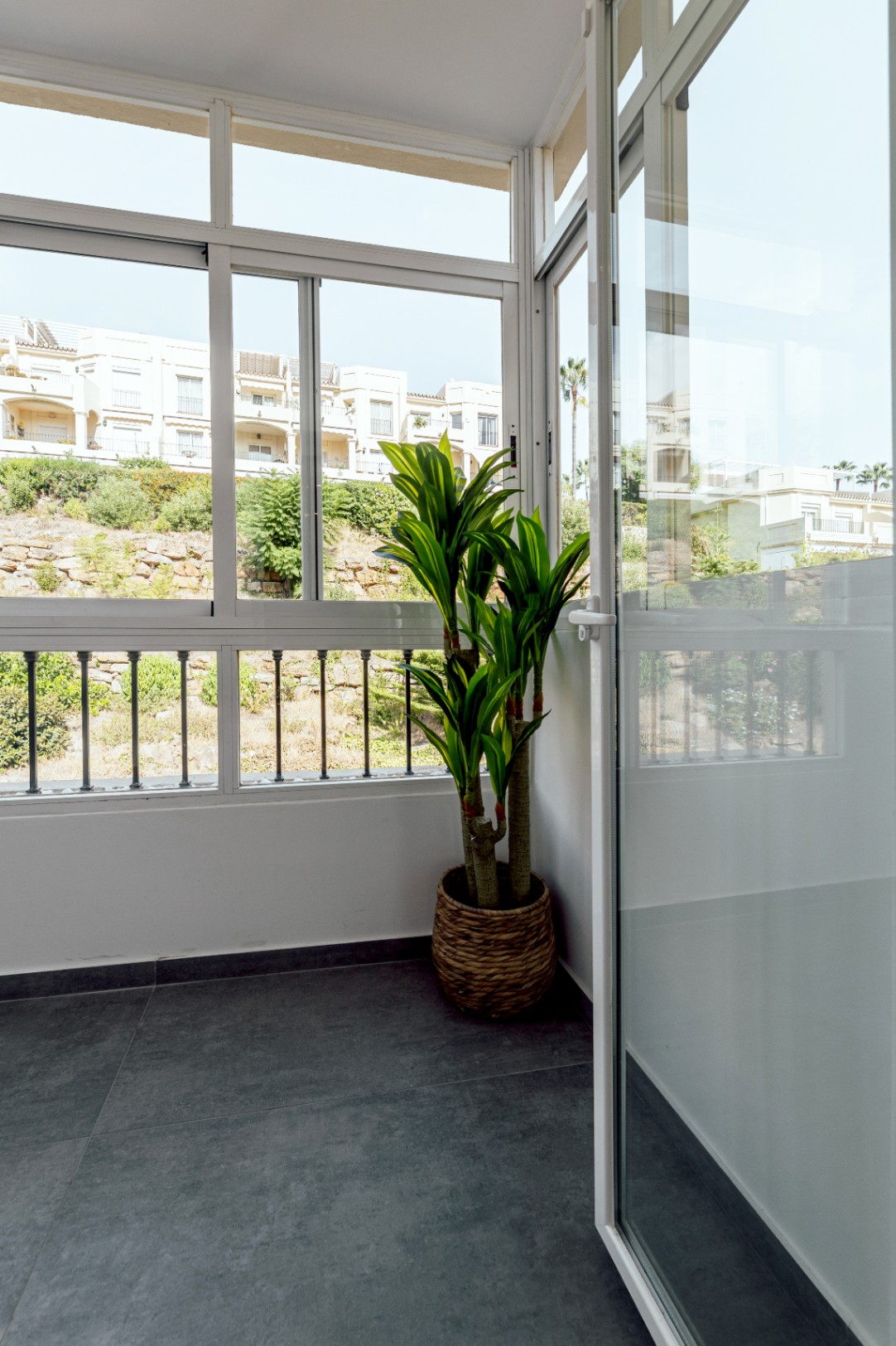 Lujoso Ático en Marbella, La Quinta: 3 habitaciones, 2 baños, alquiler a largo plazo