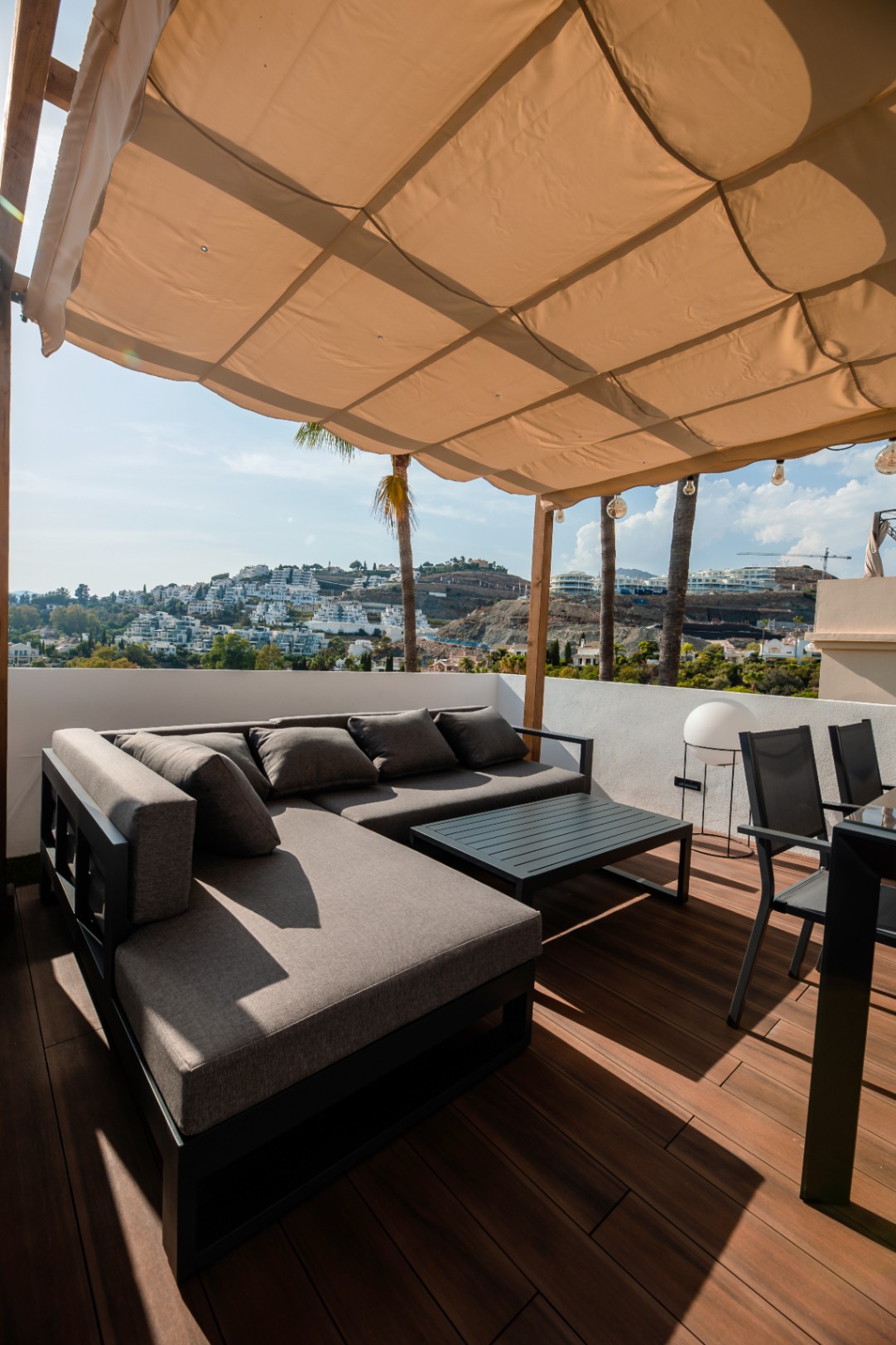Lujoso Ático en Marbella, La Quinta: 3 habitaciones, 2 baños, alquiler a largo plazo