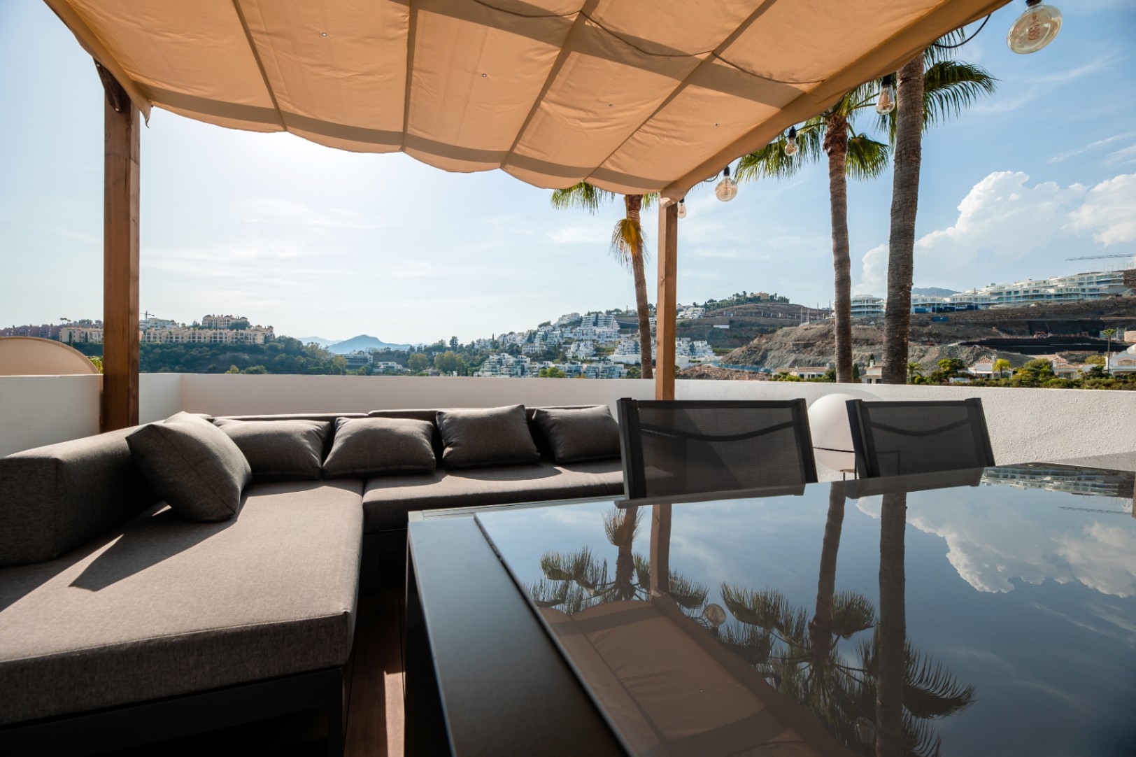 Lujoso Ático en Marbella, La Quinta: 3 habitaciones, 2 baños, alquiler a largo plazo