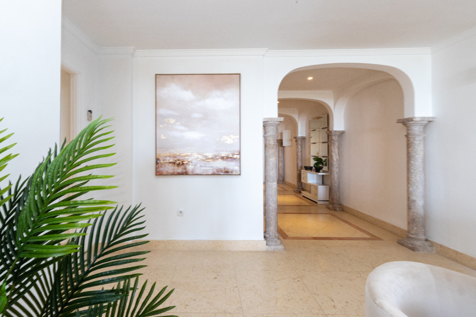 Apartamento de lujo en la prestigiosa urbanización Magna Marbella en Nueva Andalucía