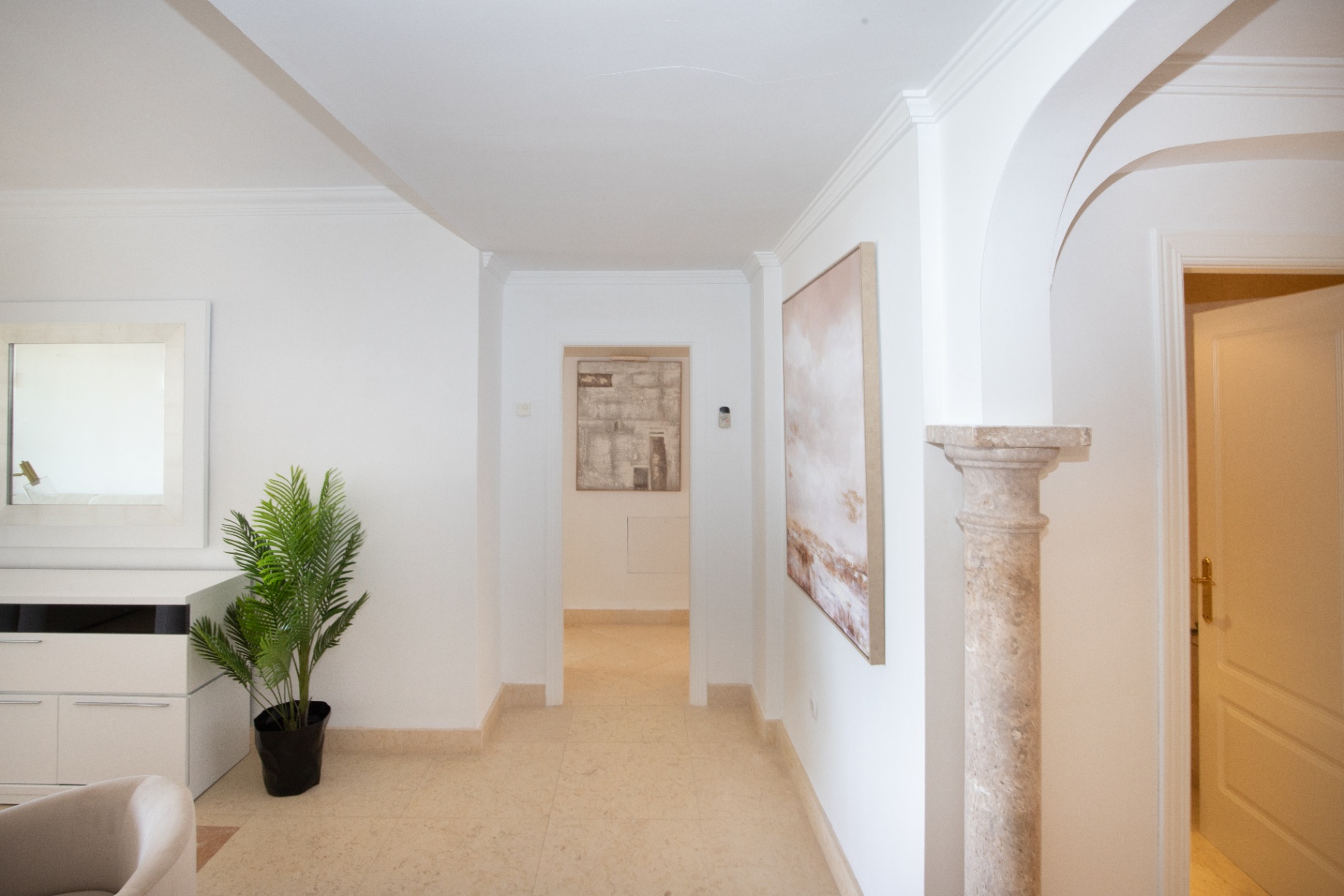 Apartamento de lujo en la prestigiosa urbanización Magna Marbella en Nueva Andalucía