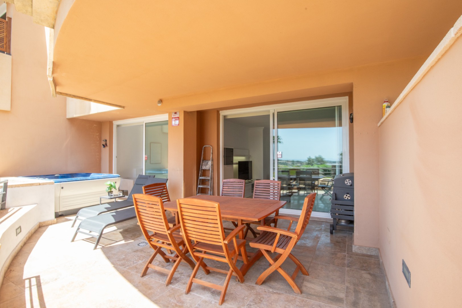 Apartamento de lujo en la prestigiosa urbanización Magna Marbella en Nueva Andalucía