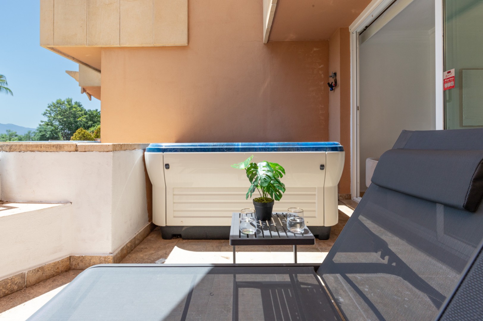 Apartamento de lujo en la prestigiosa urbanización Magna Marbella en Nueva Andalucía