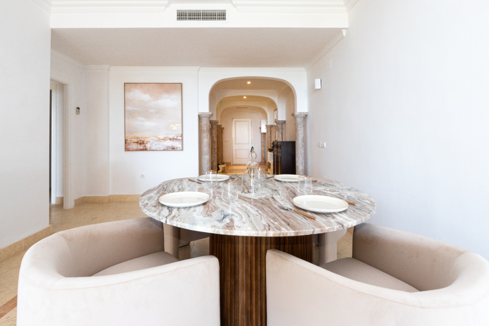 Apartamento de lujo en la prestigiosa urbanización Magna Marbella en Nueva Andalucía