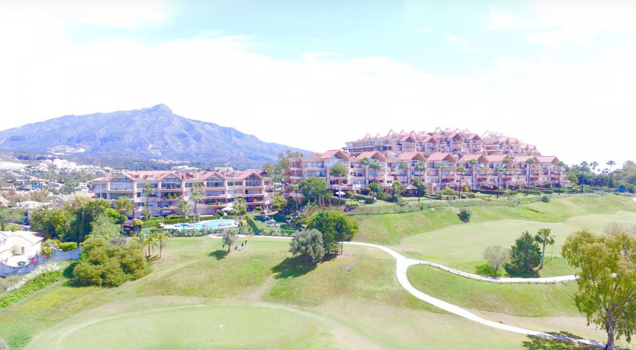 Apartamento de lujo en la prestigiosa urbanización Magna Marbella en Nueva Andalucía