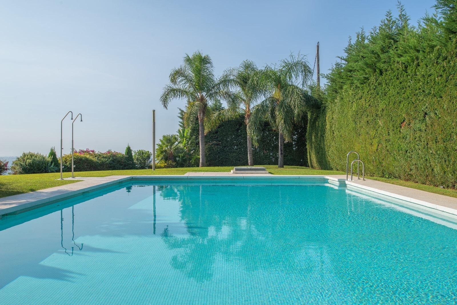 Casa adosada en venta con 3 habitaciones y piscina comunitaria