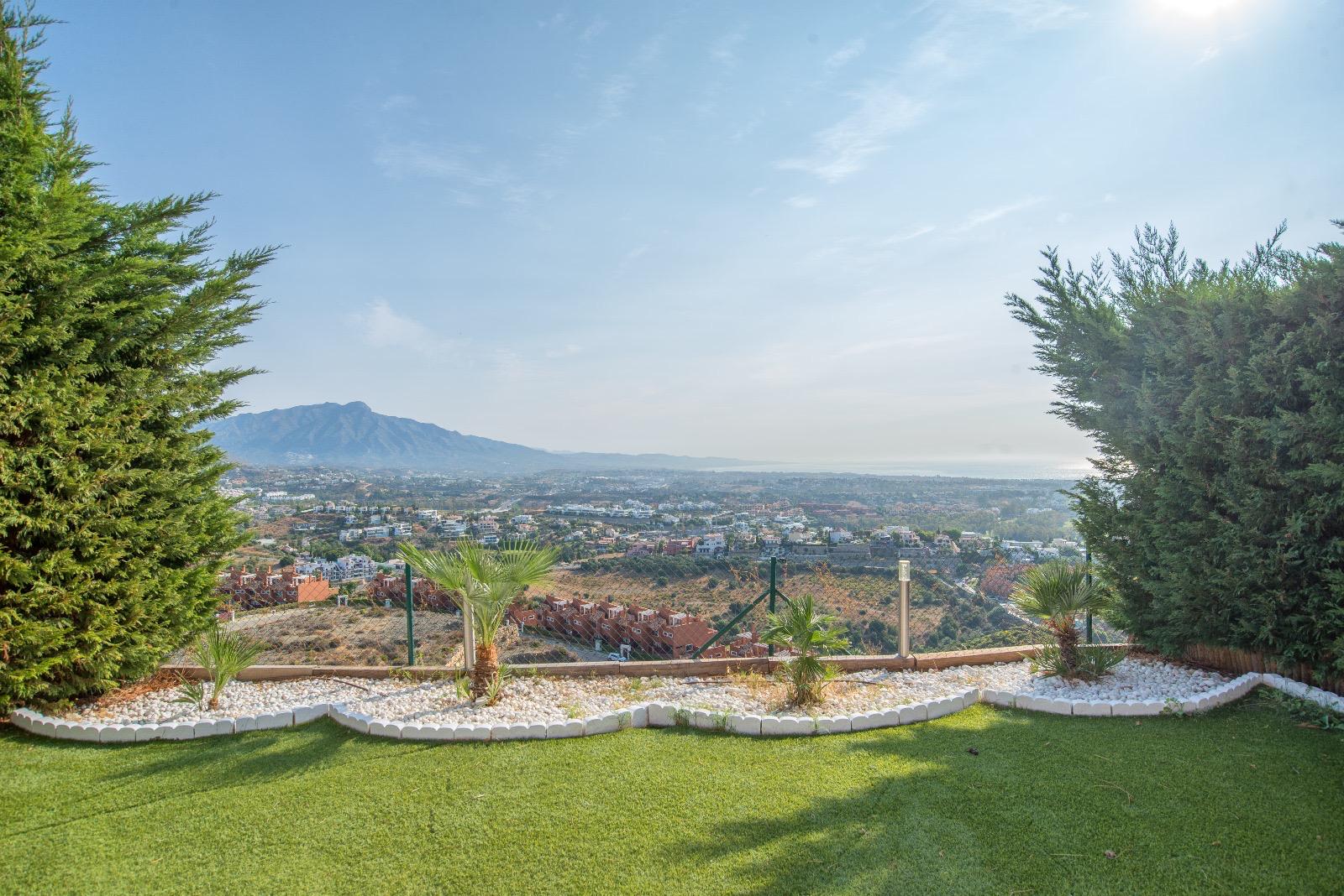Casa adosada en venta con 3 habitaciones y piscina comunitaria