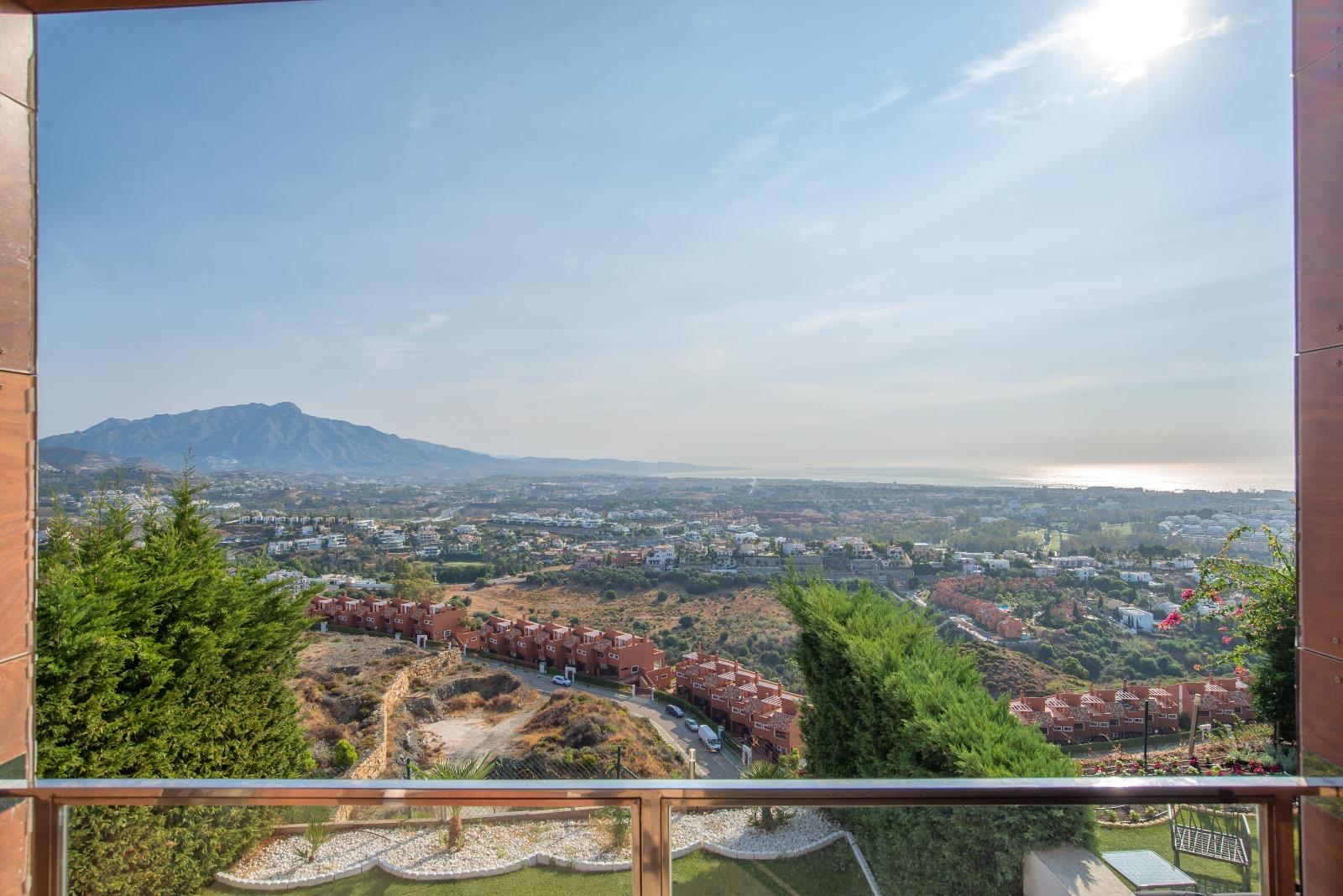 Casa adosada en venta con 3 habitaciones y piscina comunitaria