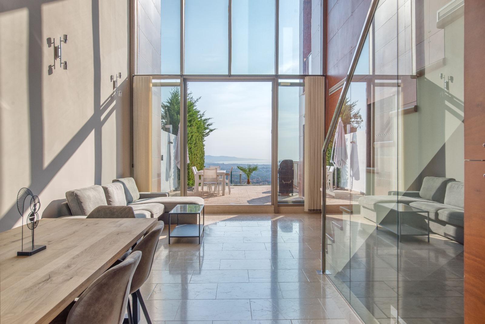 Casa adosada en venta con 3 habitaciones y piscina comunitaria