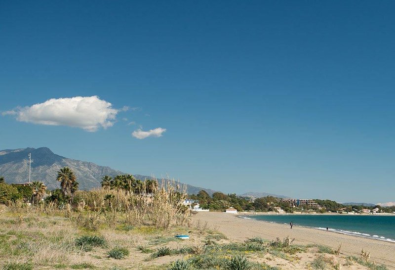Apartamento nuevo muy soleado y con vistas al mar en Cancelada