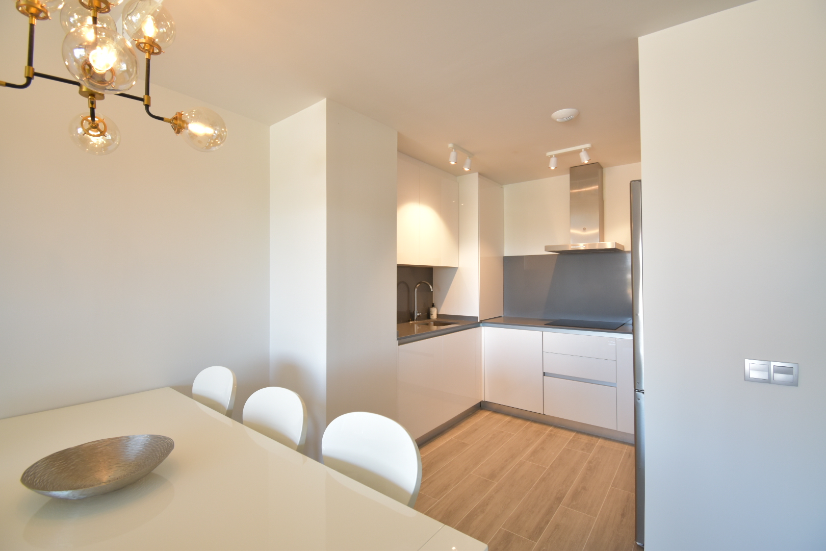 Apartamento nuevo muy soleado y con vistas al mar en Cancelada