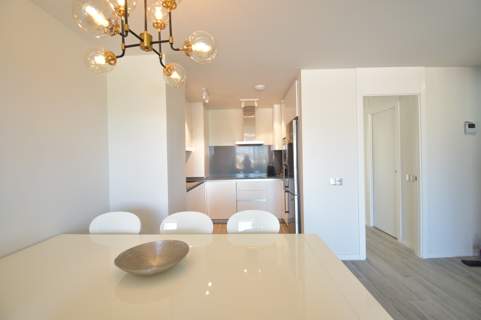 Apartamento nuevo muy soleado y con vistas al mar en Cancelada