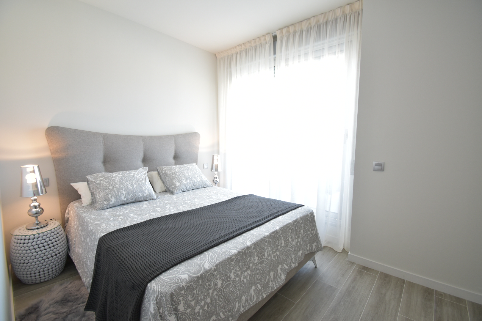 Apartamento nuevo muy soleado y con vistas al mar en Cancelada