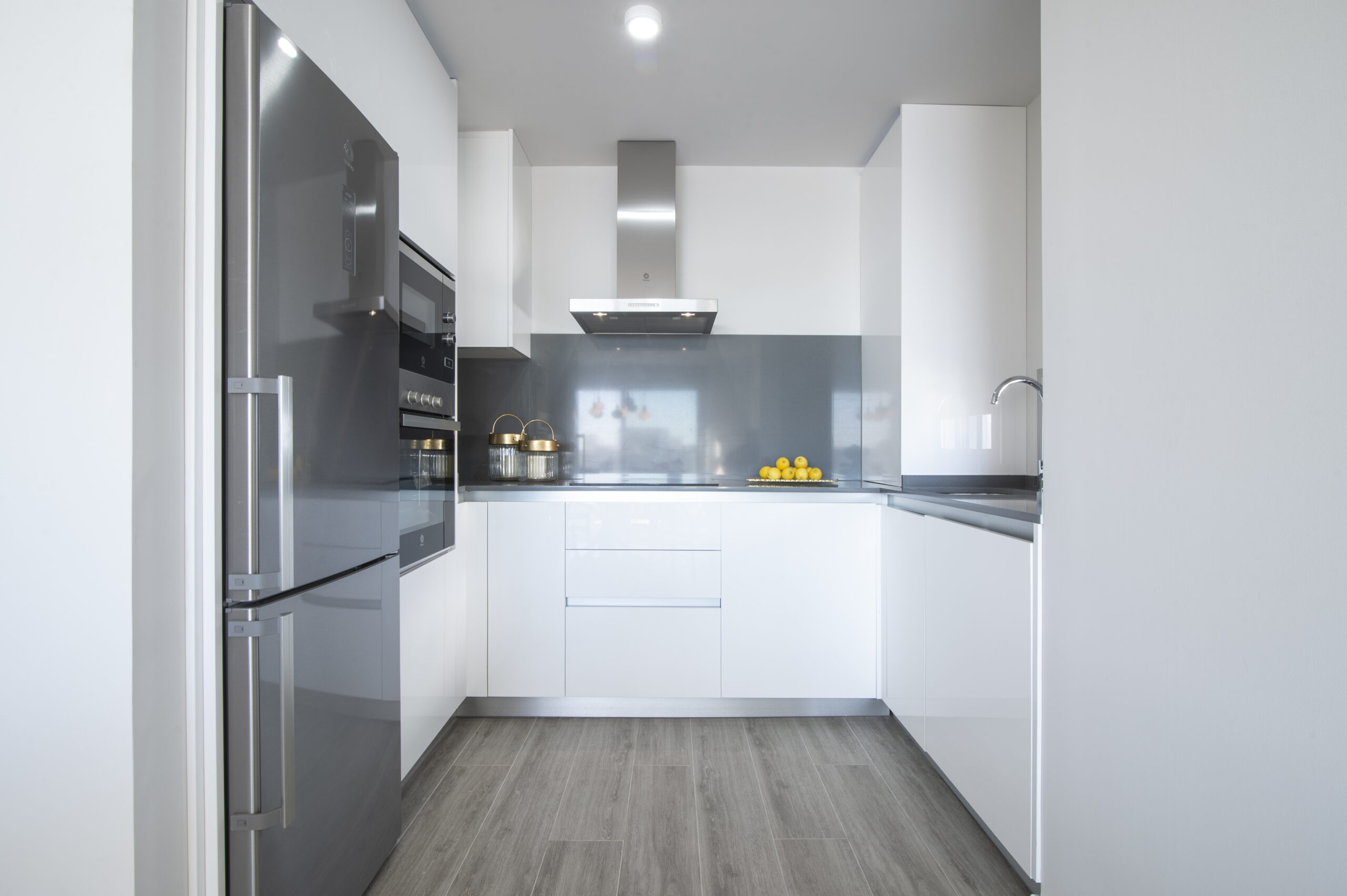Apartamento nuevo muy soleado y con vistas al mar en Cancelada